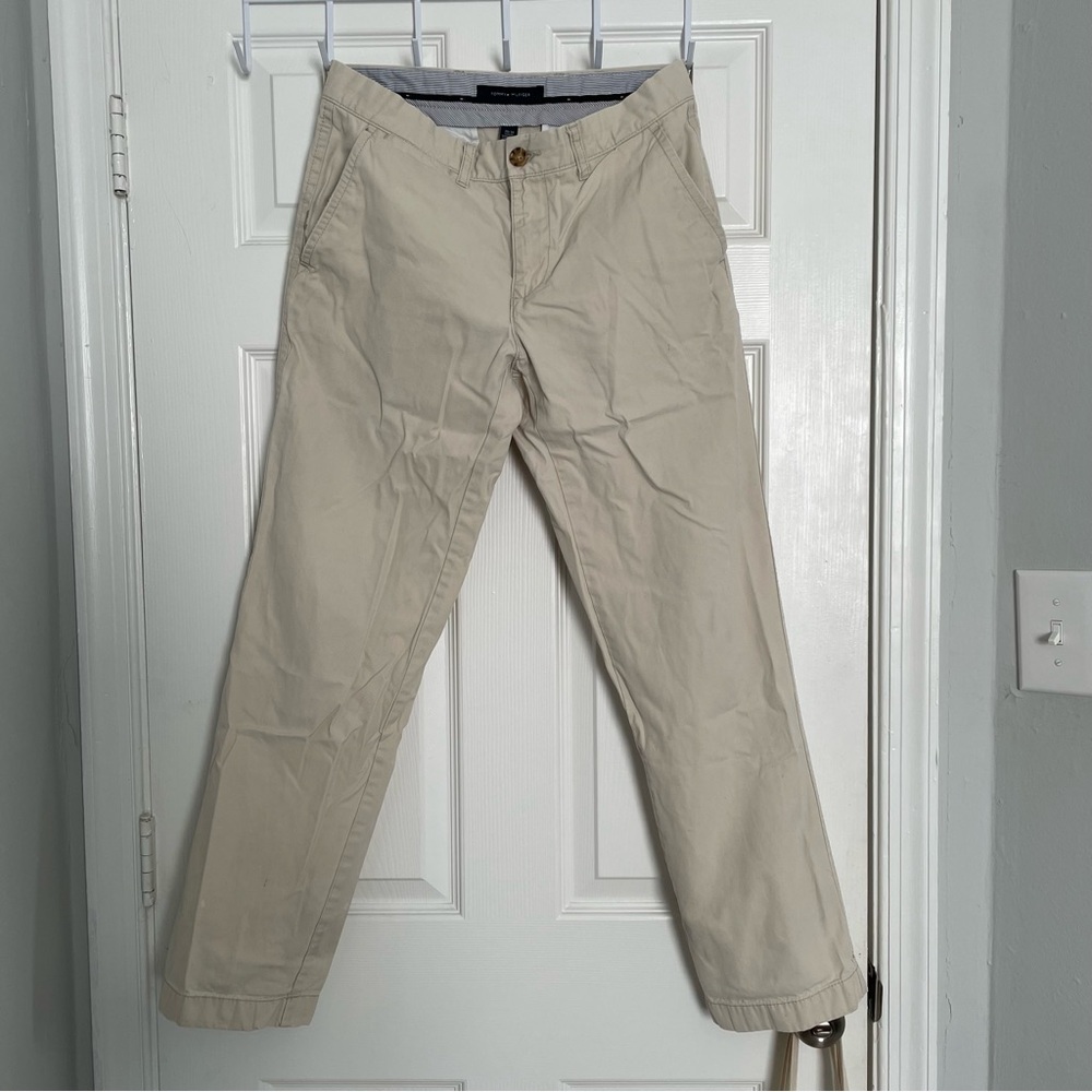 Tommy Hilfiger Men's Relaxed fit Khaki Chinos